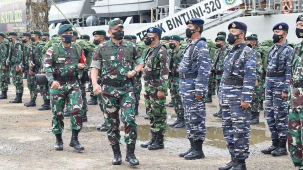 Kapal Perang TNI AL Angkut 400 Pasukan Raider Ksatria Jaya ke Papua