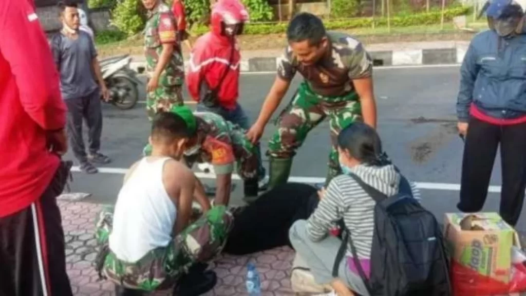 Aksi Heroik Sertu Suparto Robek Baju Dinas TNI untuk Selamatkan Rakyat